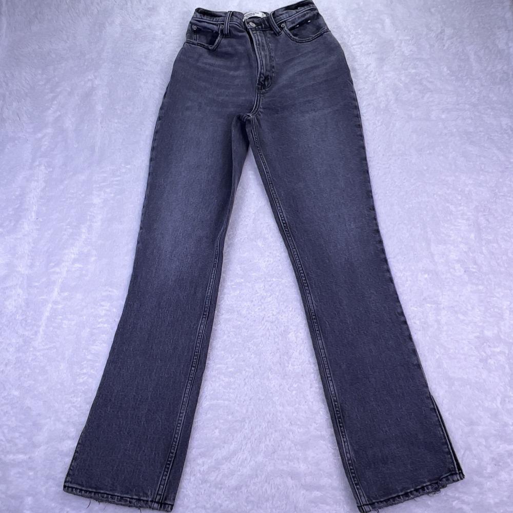 Abercrombie & Fitch Women's 90's Straight Ultra High Rise‎ Jeans Size 25/0 Gray